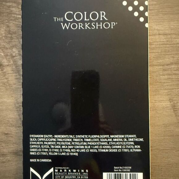 Vibrant Multi Colored Eyeshadow Palette with Shimmery Finishes - Picture 5 of 5